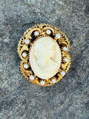Vintage Florenza Cameo Pearl Gold Brooch Necklace
